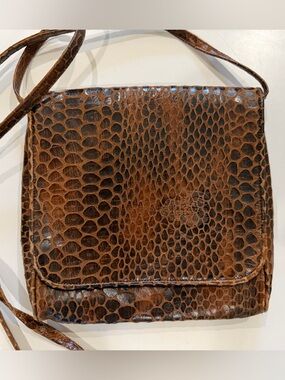 EUC: Vintage Carlos Falchi Crossbody flap closure purse